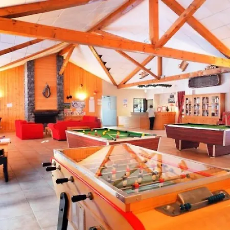 Rez-de-chaussee, Cosy T3 4 A 6 Pers Avec Piscines Interieure & Exterieure A En Haute-savoie *